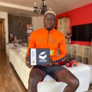 Omenuke Mfulu (Elche) rejoint la #TeamFOOTBOKS